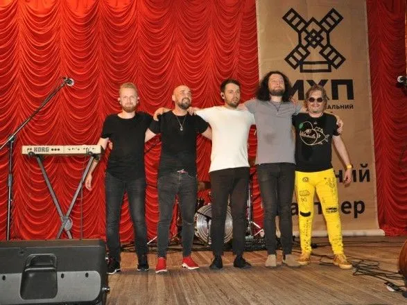 На благодійному концерті у Хмельницькій області зібрали кошти на вакуумні апарти для лікування поранених