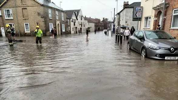 В Великобритании из-за сильного наводнения объявлено предупреждение об опасности для жизни