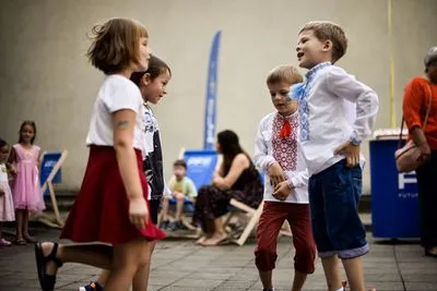 В Варшаве откроют украинский детский центр для поддержки семей переселенцев