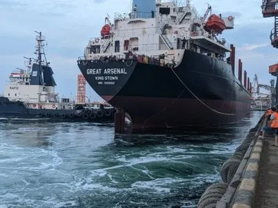 З України вирушило ще одне судно з зерном, ще чотири в дорозі до портів