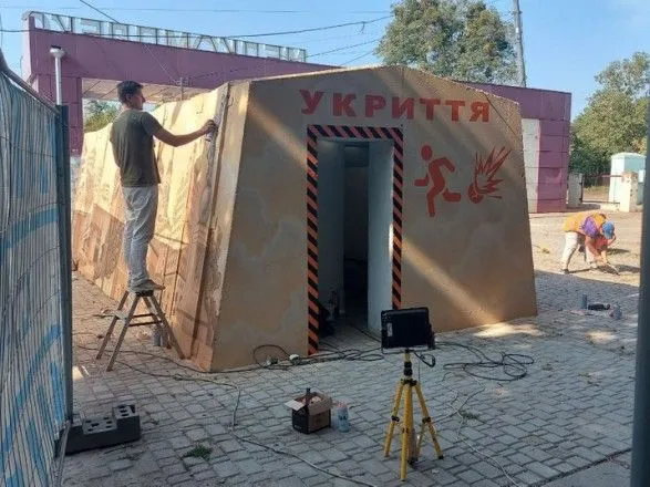 В Харькове установили первую остановку-укрытие