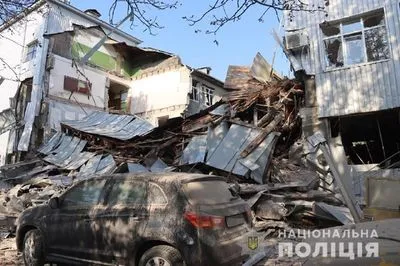 Разрушены здания, есть жертва: полиция показала последствия российских обстрелов Харькова