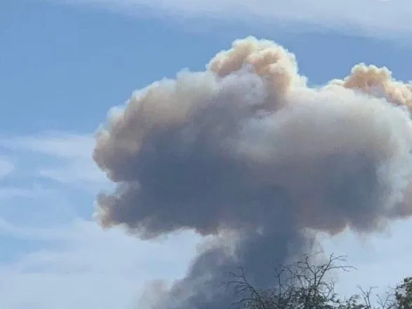 У Криму повідомляють про нові вибухи у двох районах: у Бахчисараї бачили дим над аеродромом