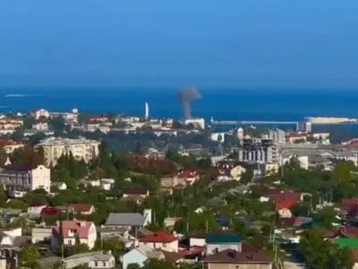 В Севастополе горит штаб Черноморского флота РФ