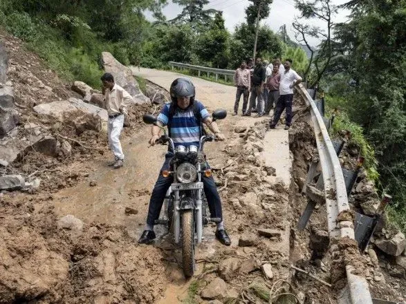 Наводнения и оползни привели к гибели 40 человек на севере Индии