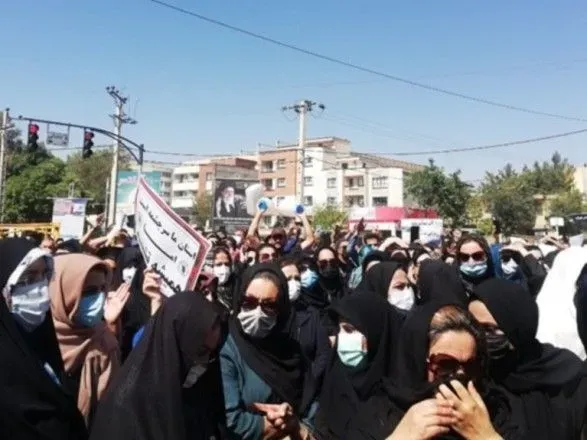 v-irani-cherez-pereboyi-z-postachannyam-vodi-spalakhnuli-protesti