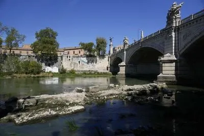 Засуха в Италии обнажила древний имперский мост