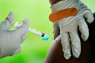 Бангладеш розпочинає вакцинацію школярів від COVID-19