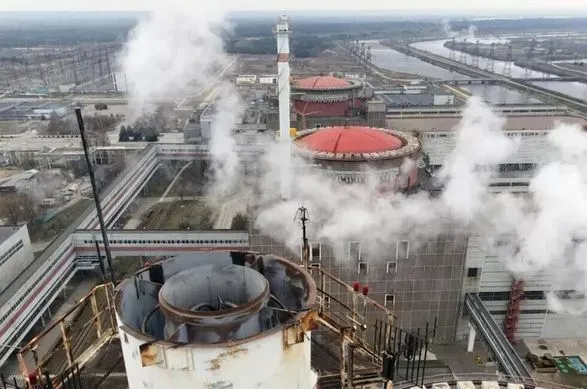 Российские БТРы расположены в 60 метрах от пятого реактора ЗАЭС - британская разведка