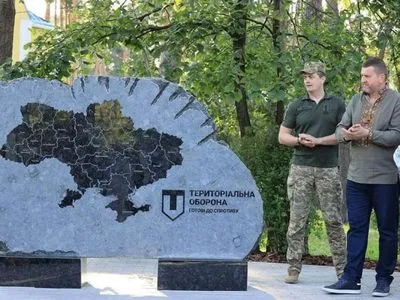 В Україні встановили перший пам'ятний знак теробороні