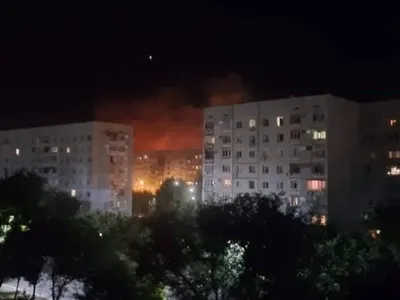 В Энергодаре в результате обстрелов горят автомобили и жилища мирных жителей
