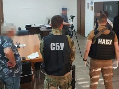 Возможно незаконное присвоение гуманитарной помощи ТОП-чиновникам: в Запорожском горсовете проводят обыски