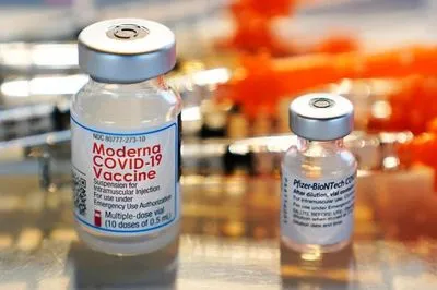 США схвалили оновлені вакцини Pfizer та Moderna