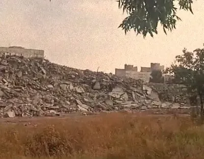 Десятиріччя накопичень та спогадів: з'явилось відео, як рашисти зносять будинки у Маріуполі