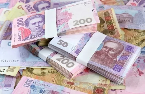 Українці в Латвії зможуть обміняти готівкові гривні на євро: у НБУ розповіли деталі
