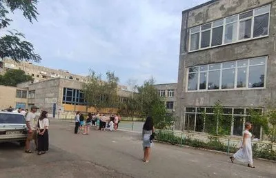 На входе в школу оккупанты проверяют рюкзаки: как проходит 1 сентября в Мариуполе