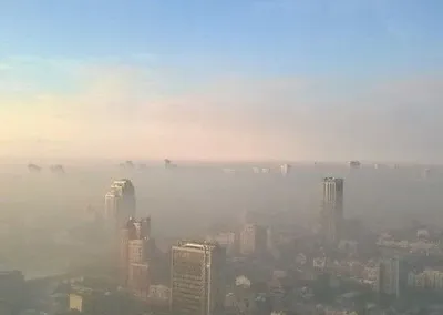Киев с утра окутан дымкой: назвали причину