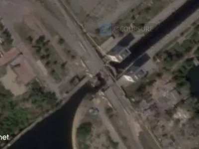 Мост в Новой Каховке вышел из чата? Швейцарский исследователь показал спутниковый снимок