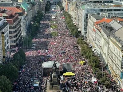 В Чехии тысячи людей вышли на митинг с требованием отставки правительства: без российского следа не обошлось