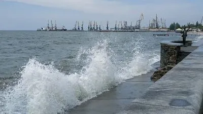В Бердянске фиксируют звуки отлетов ракет с прибрежной акватории Азовского моря