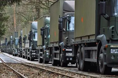 Везут БТРы, Грады, грузовики: в Крыму зафиксировано движение большой колонны российской техники
