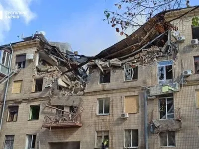 Ранковий удар по Харкову: з-під завалів будинку врятували трьох людей