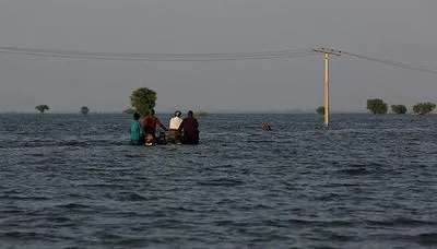 Пакистан после наводнения выглядит "как море" - премьер