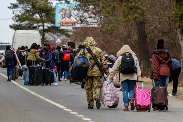 Опрос: 17% украинцев не планируют возвращаться в Украину из Польши