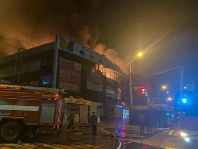 В Уфе загорелся крупный торговый центр, есть пострадавший