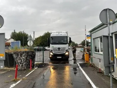 Кризис на польской границе: через "Устилуг" начали пропускать пустые грузовики