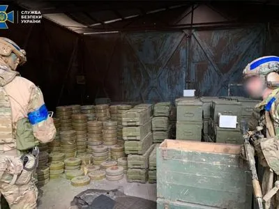Россияне отступая бросают оружие – в Изюме обнаружен брошенный арсенал