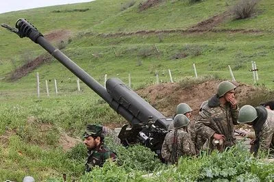 Вірменія заявляє, що інтенсивність бойових дій на кордоні з Азербайджаном знизилася, але ситуація напружена