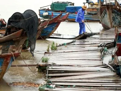 Порти Китаю зупиняються через наближення тайфуну Муйфа