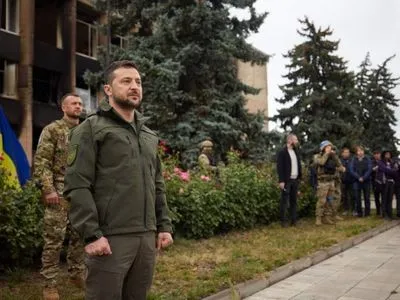 "Сине-желтый будет в каждом украинском городе": Зеленский посетил деоккупированный Изюм