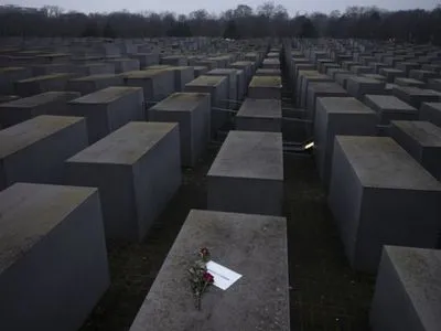 Берлін виділить нову допомогу українцям, які пережили Голокост