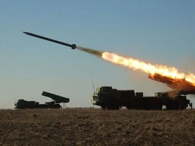 Оккупанты обстреляли Запорожье из РСЗО: ракеты попали в поле, возник пожар