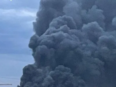 Взрывы в Мелитополе: над аэродромом с вражеской базой поднялся густой черный дым