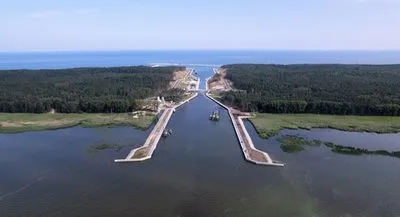 Польща відкрила новий канал для судноплавства, щоб зменшити залежність від росії
