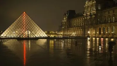 Лувр і Версаль вимикатимуть ілюмінацію раніше, щоб зекономити енергію