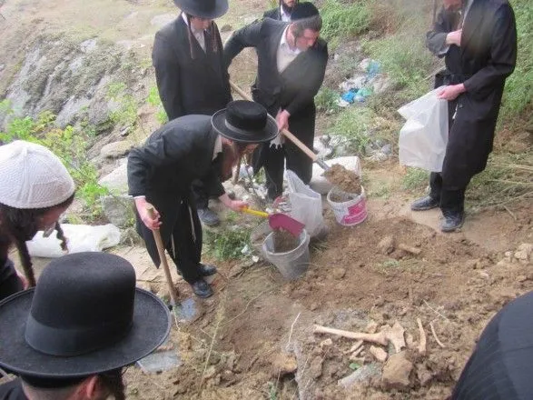 В Умани раскопали древнее иудейское кладбище