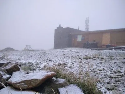 Сніг у Карпатах та до 22 тепла на півдні: погода на понеділок