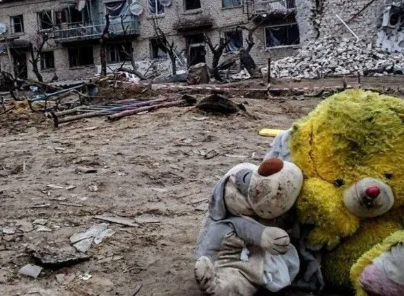 Вже 390 українських дітей загинули внаслідок збройної агресії рф