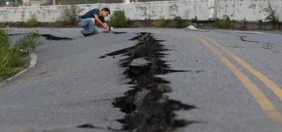 Потужний землетрус магнітудою 7,4 сколихнув західне узбережжя Мексики. Існує загроза цунамі