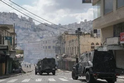 Зіткнення палестинської поліції з бойовиками на Західному березі: одна людина вбита
