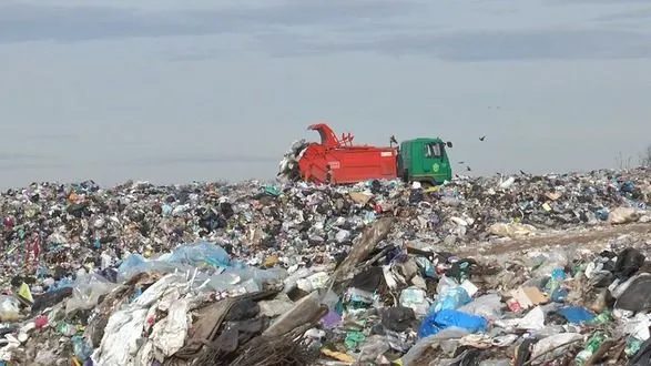 В Україні прибрали з берегів водойм 12 тонн сміття