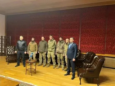 В Украину из российского плена вернулся командир полка "Азов" и еще рад азовцев