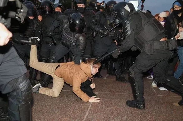 "путіна в окопи": понад 700 людей затримано по всій росії на антимобілізаційних мітингах