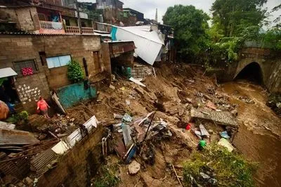 По меньшей мере семь человек погибли в результате оползней в Сальвадоре