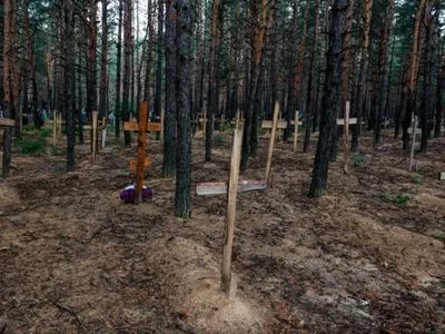 Масове поховання в Ізюмі: виявили тіла вже 427 людей, з них п'ятеро - діти