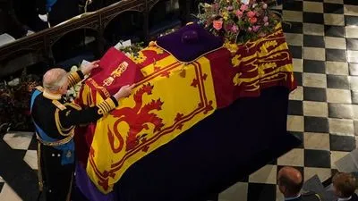 Букингемский дворец показал надгробие королевы Елизаветы II